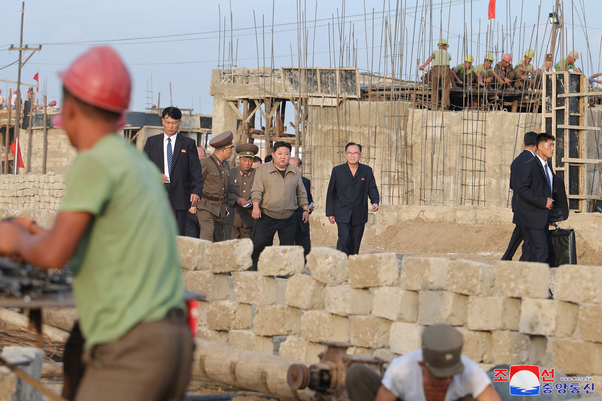 金正恩総書記がピョンアン北道の水害復旧事業を現地で指導しました