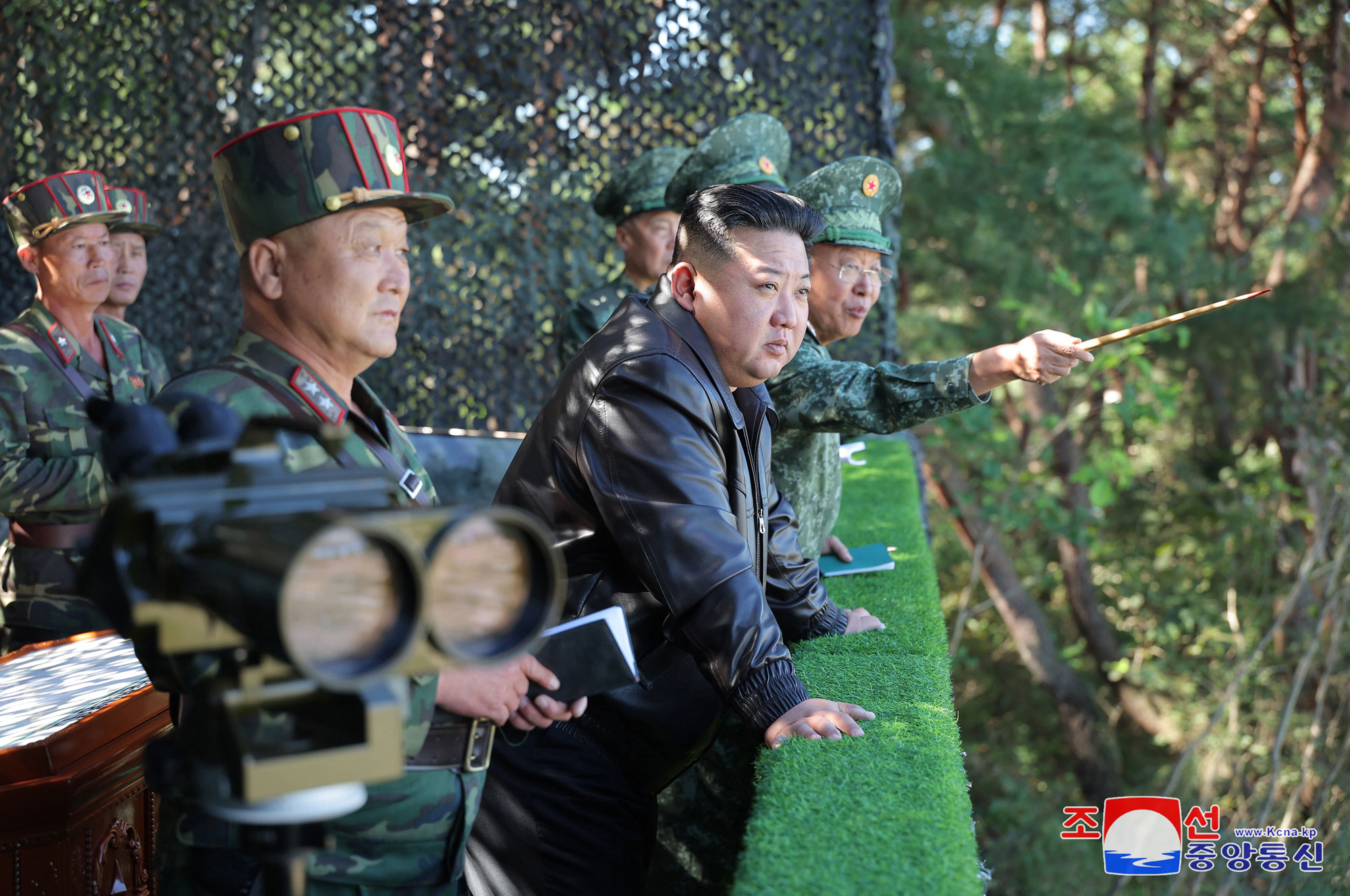 敬愛する金正恩総書記が西部地区の朝鮮人民軍特殊作戦部隊の訓練基地を視察しました