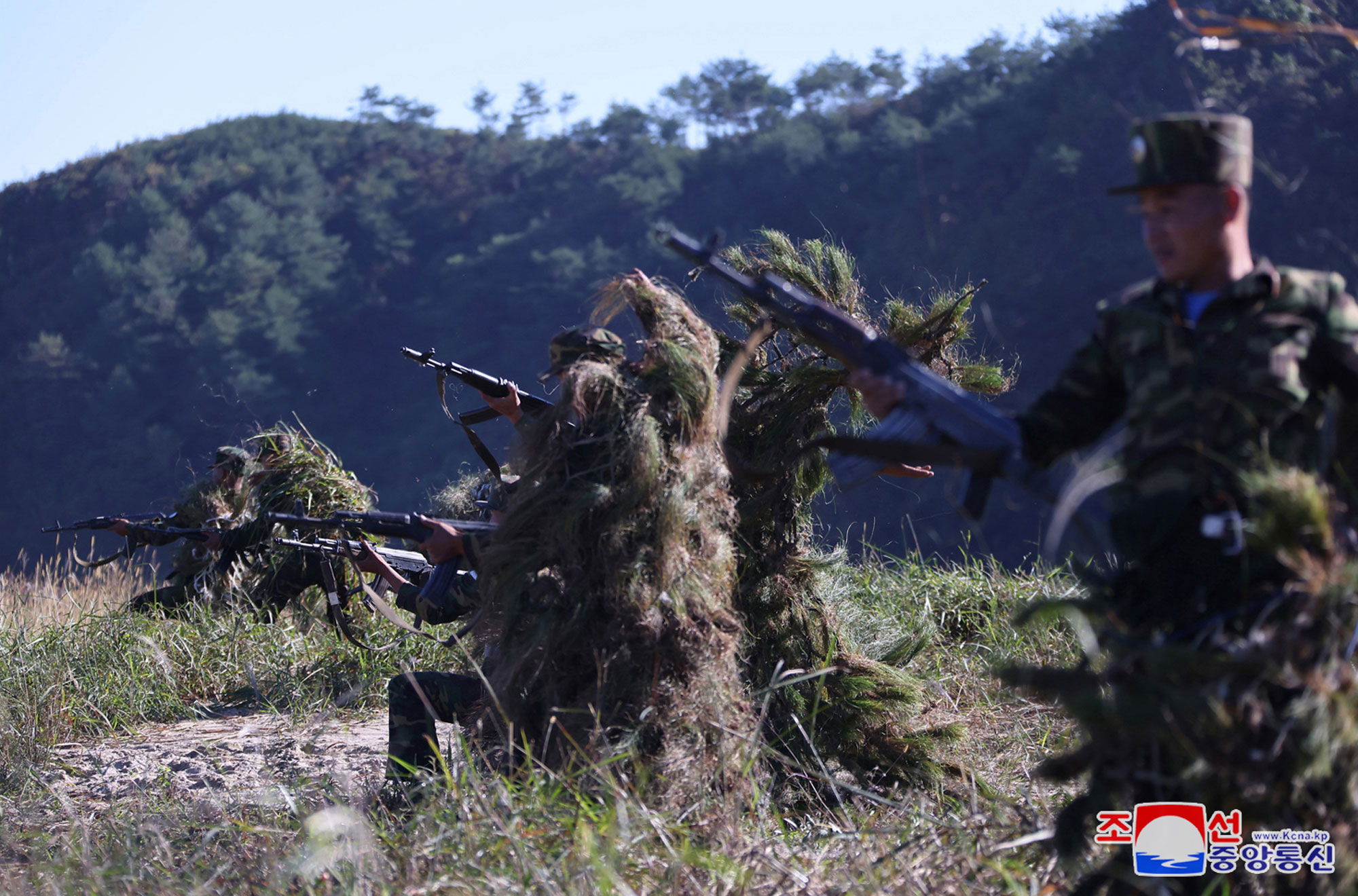 敬愛する金正恩総書記が西部地区の朝鮮人民軍特殊作戦部隊の訓練基地を視察しました