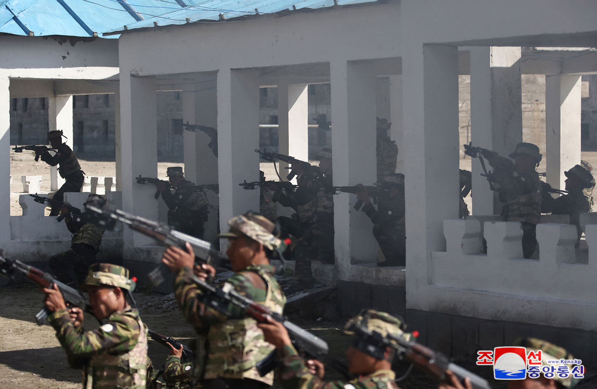 敬愛する金正恩総書記が西部地区の朝鮮人民軍特殊作戦部隊の訓練基地を視察しました