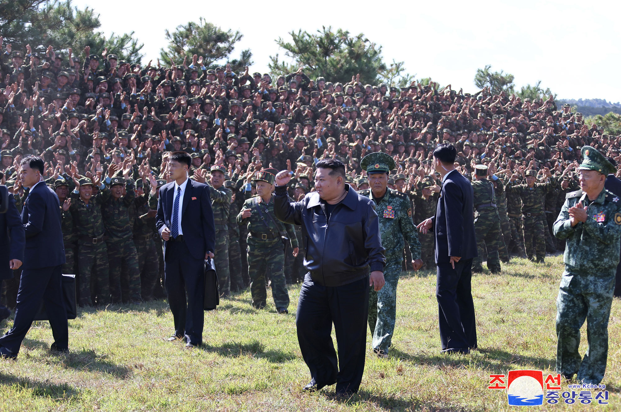 敬愛する金正恩総書記が西部地区の朝鮮人民軍特殊作戦部隊の訓練基地を視察しました