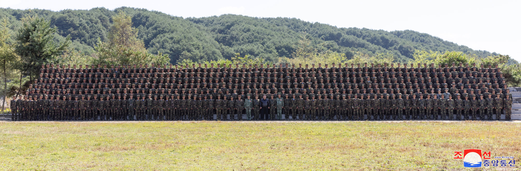 敬愛する金正恩総書記が西部地区の朝鮮人民軍特殊作戦部隊の訓練基地を視察しました