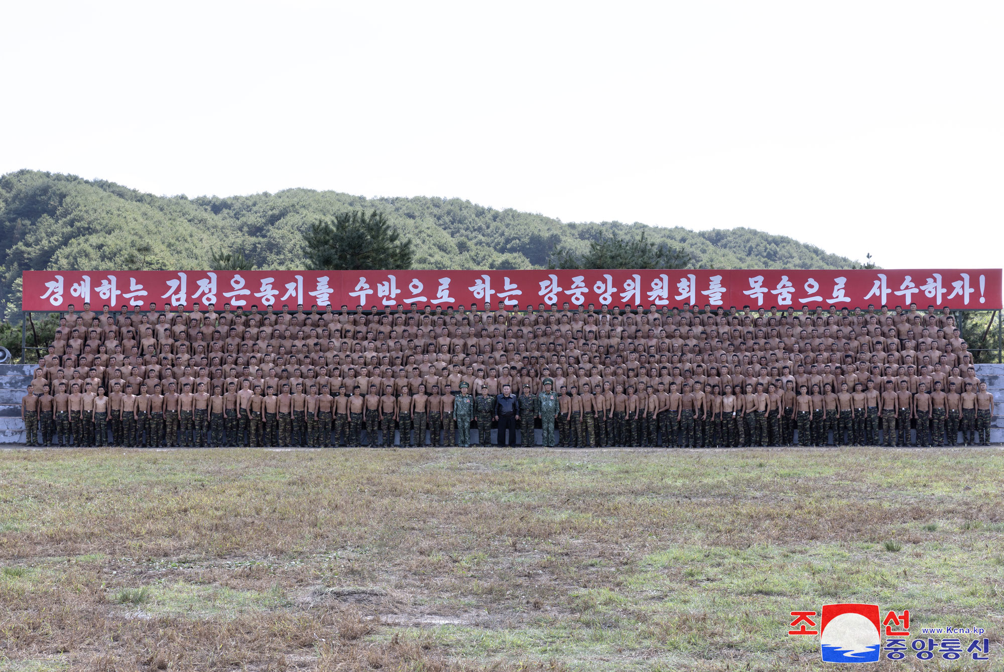 敬愛する金正恩総書記が西部地区の朝鮮人民軍特殊作戦部隊の訓練基地を視察しました