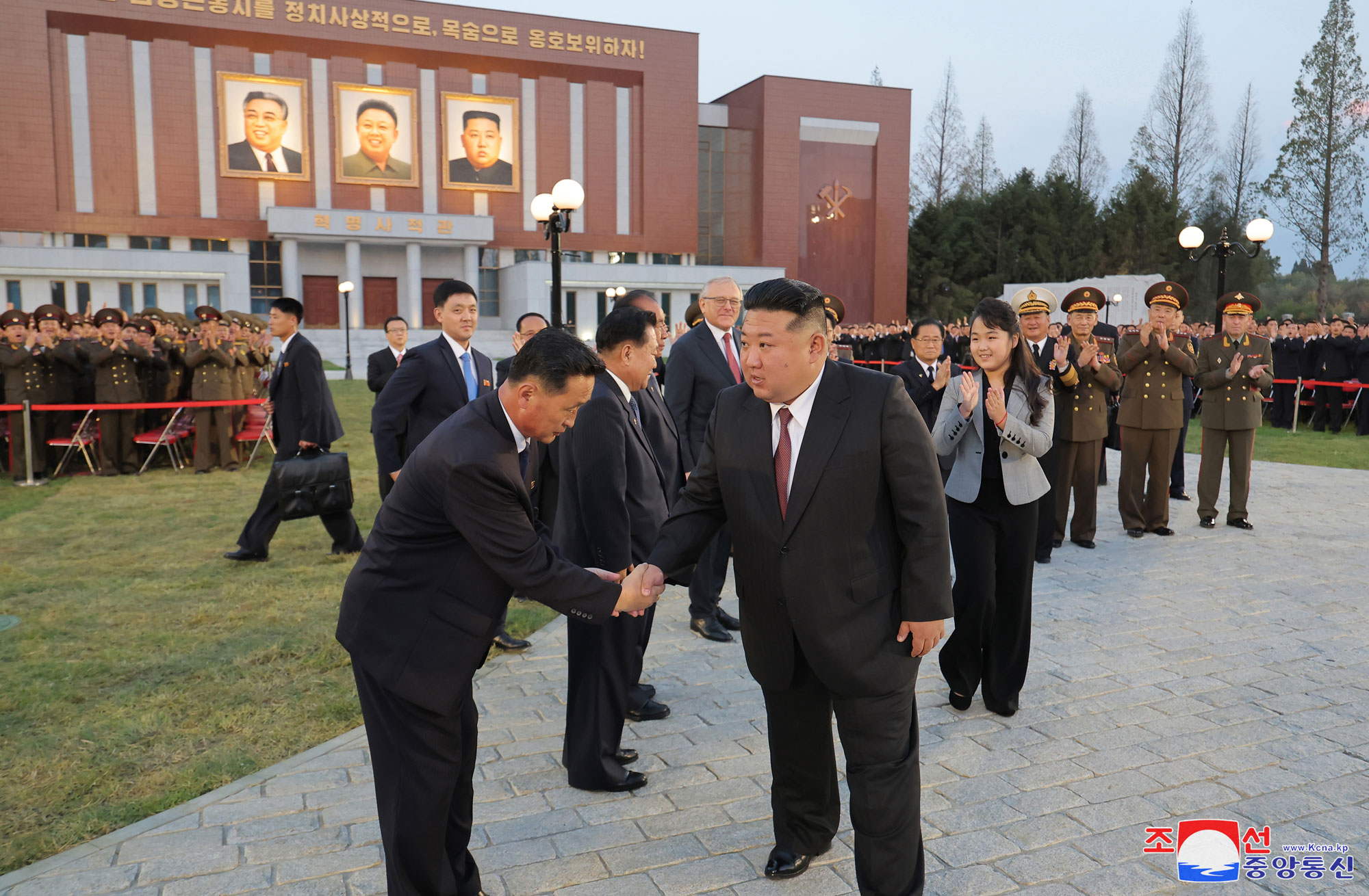 朝鮮労働党創立７９周年慶祝公演が盛大に行われました