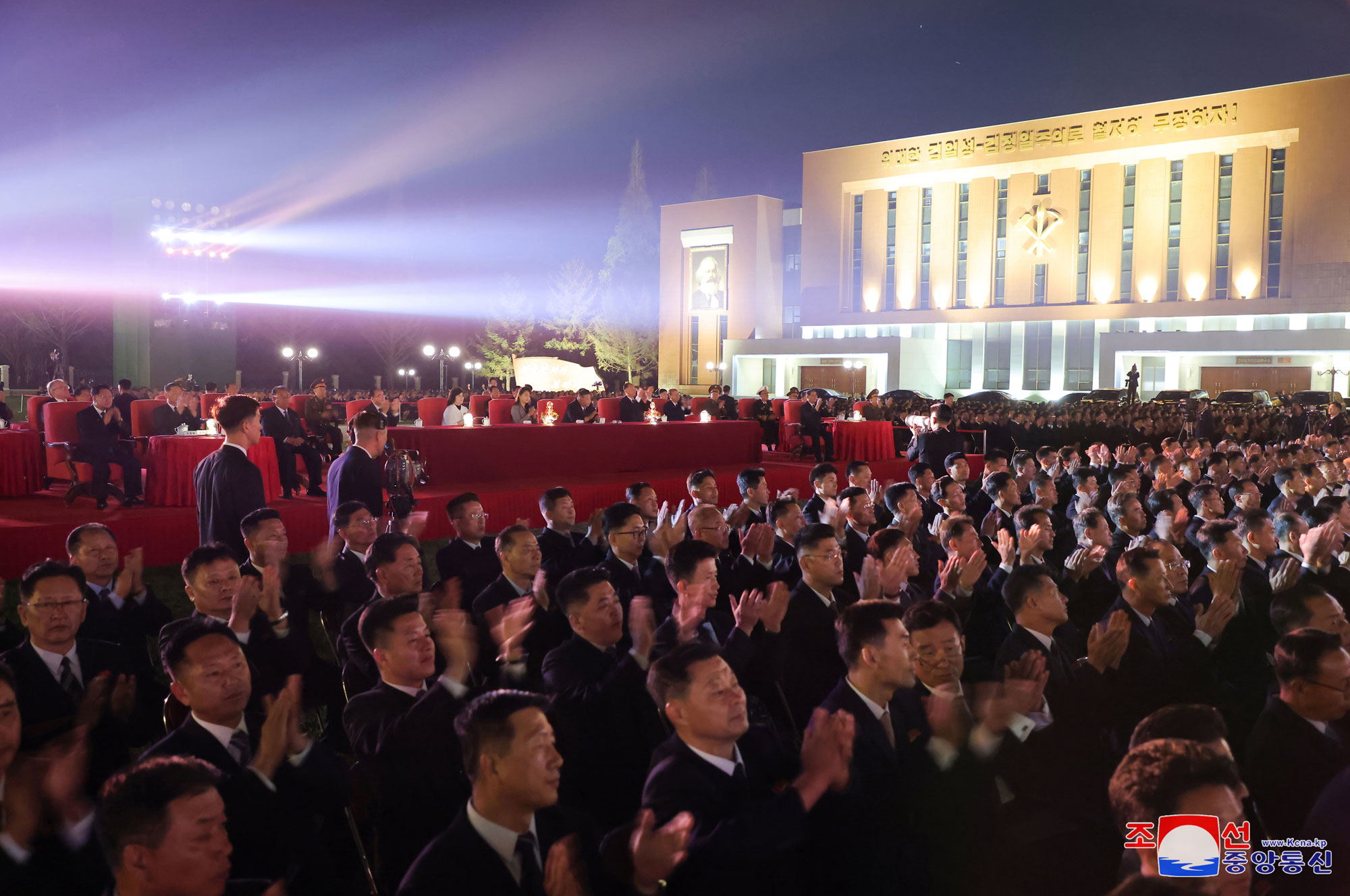 朝鮮労働党創立７９周年慶祝公演が盛大に行われました