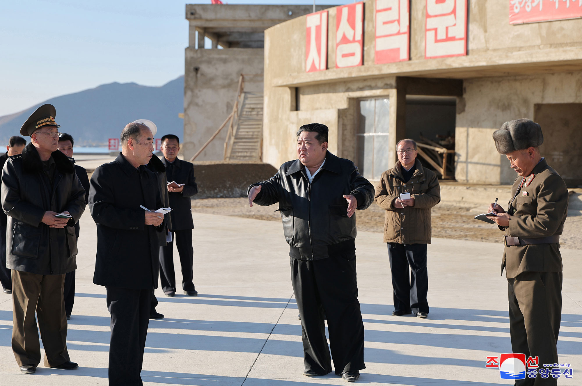 敬愛する金正恩総書記がハムギョン南道シンポ市浅海養殖事業所の建設現場を現地指導しました