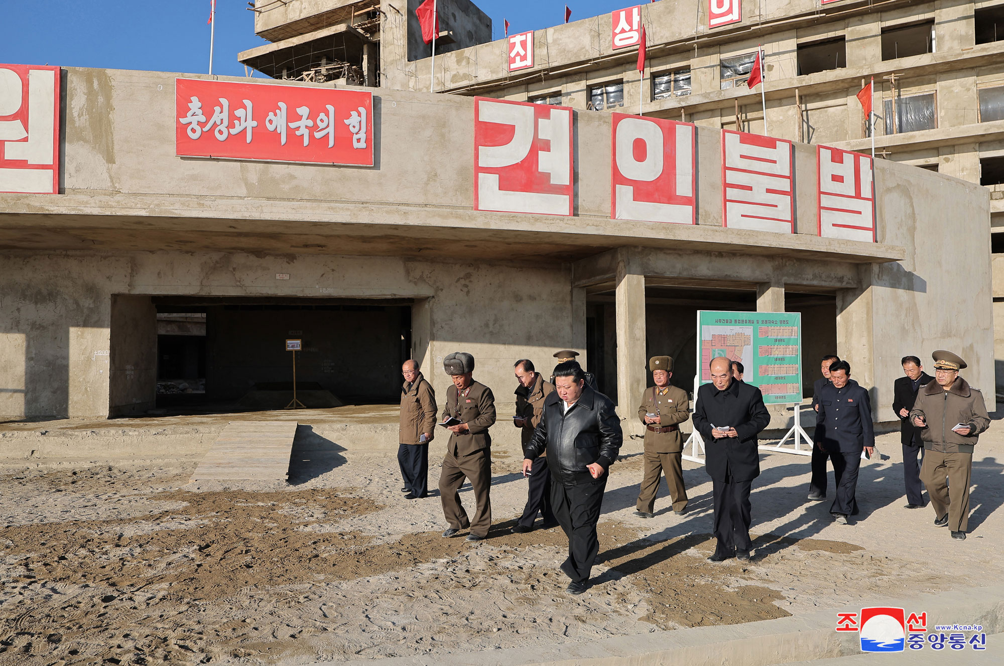 敬愛する金正恩総書記がハムギョン南道シンポ市浅海養殖事業所の建設現場を現地指導しました