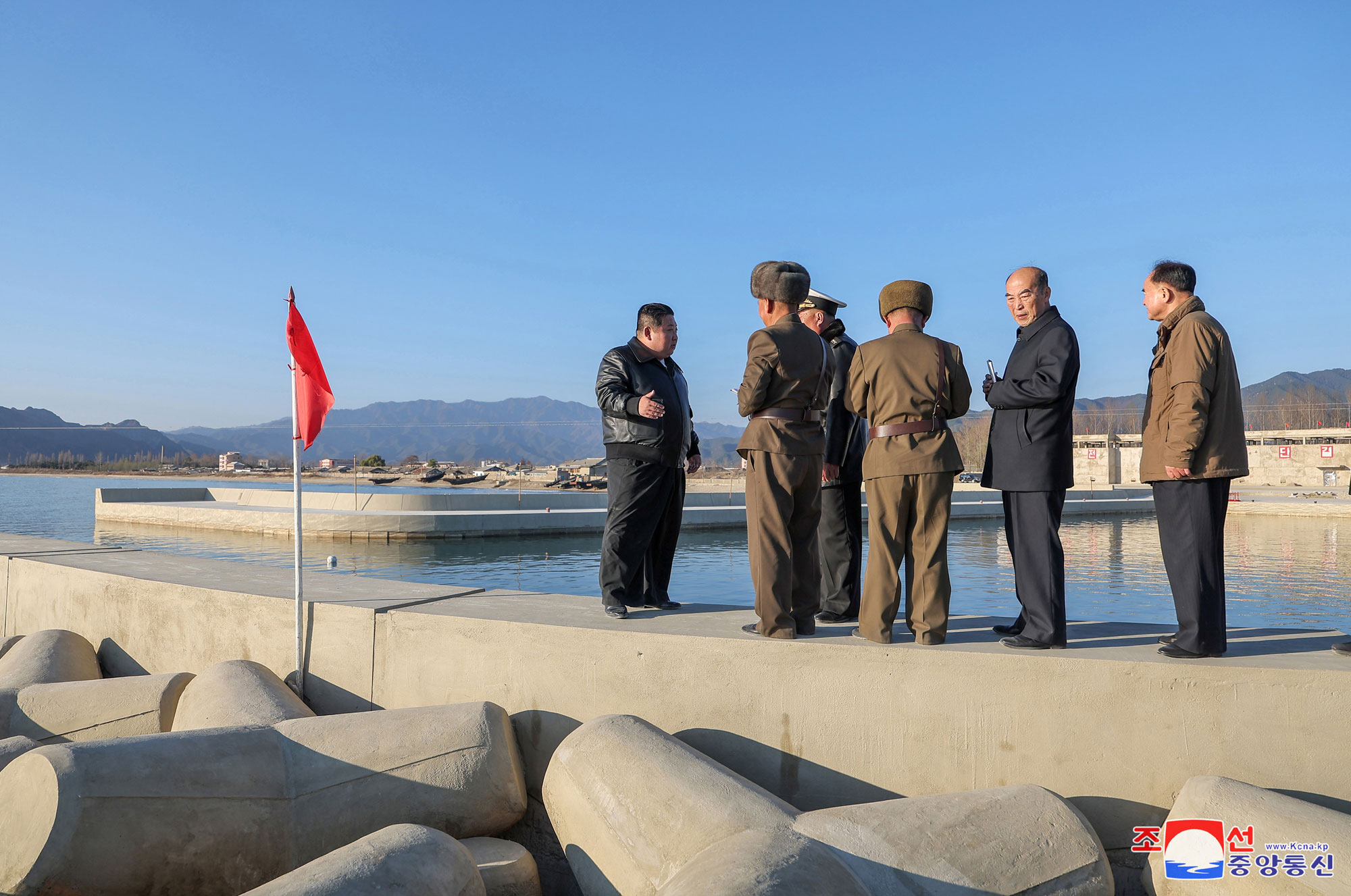 敬愛する金正恩総書記がハムギョン南道シンポ市浅海養殖事業所の建設現場を現地指導しました