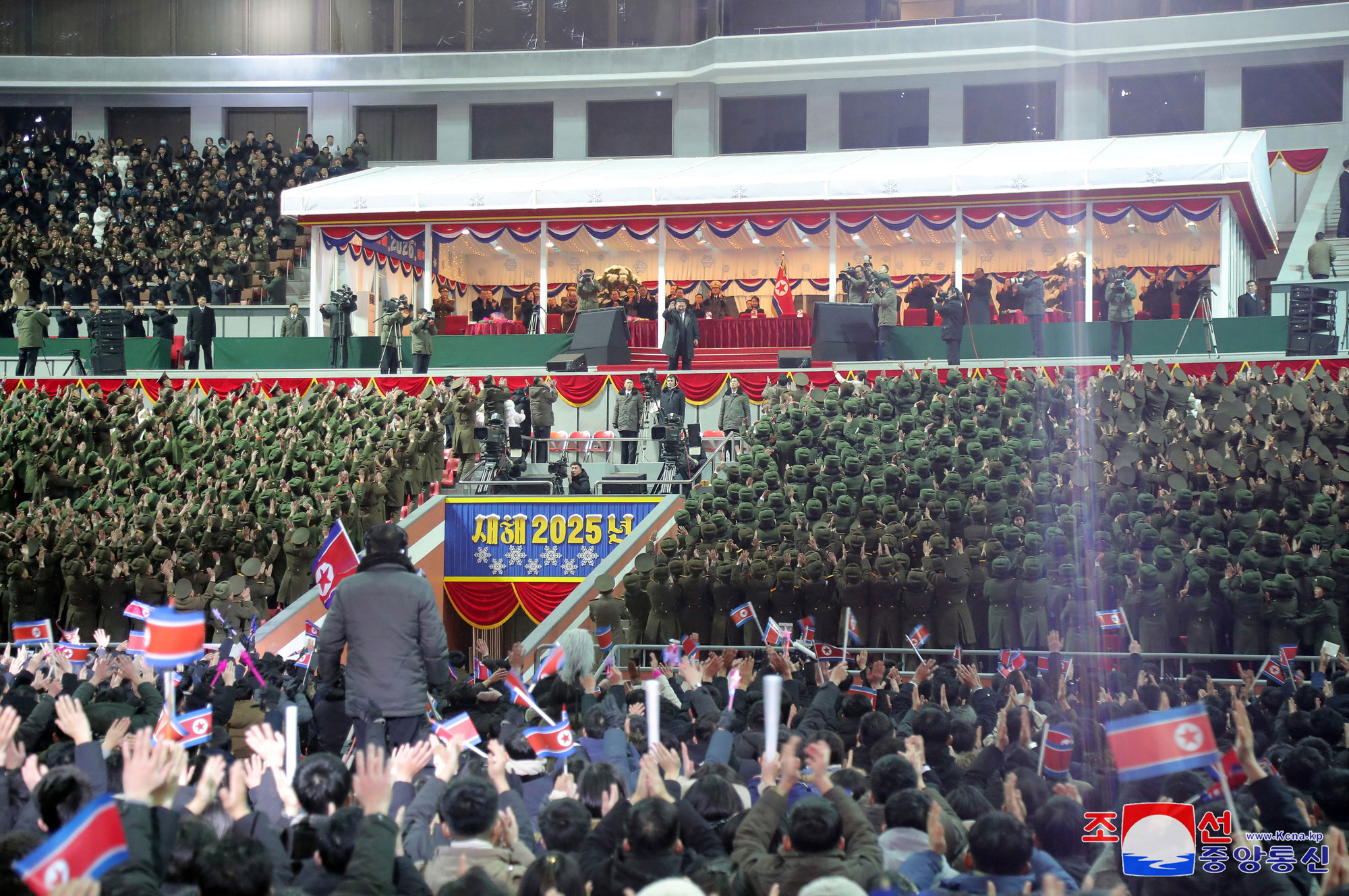 新年２０２５年に際して新春祝賀公演が盛大に行われました