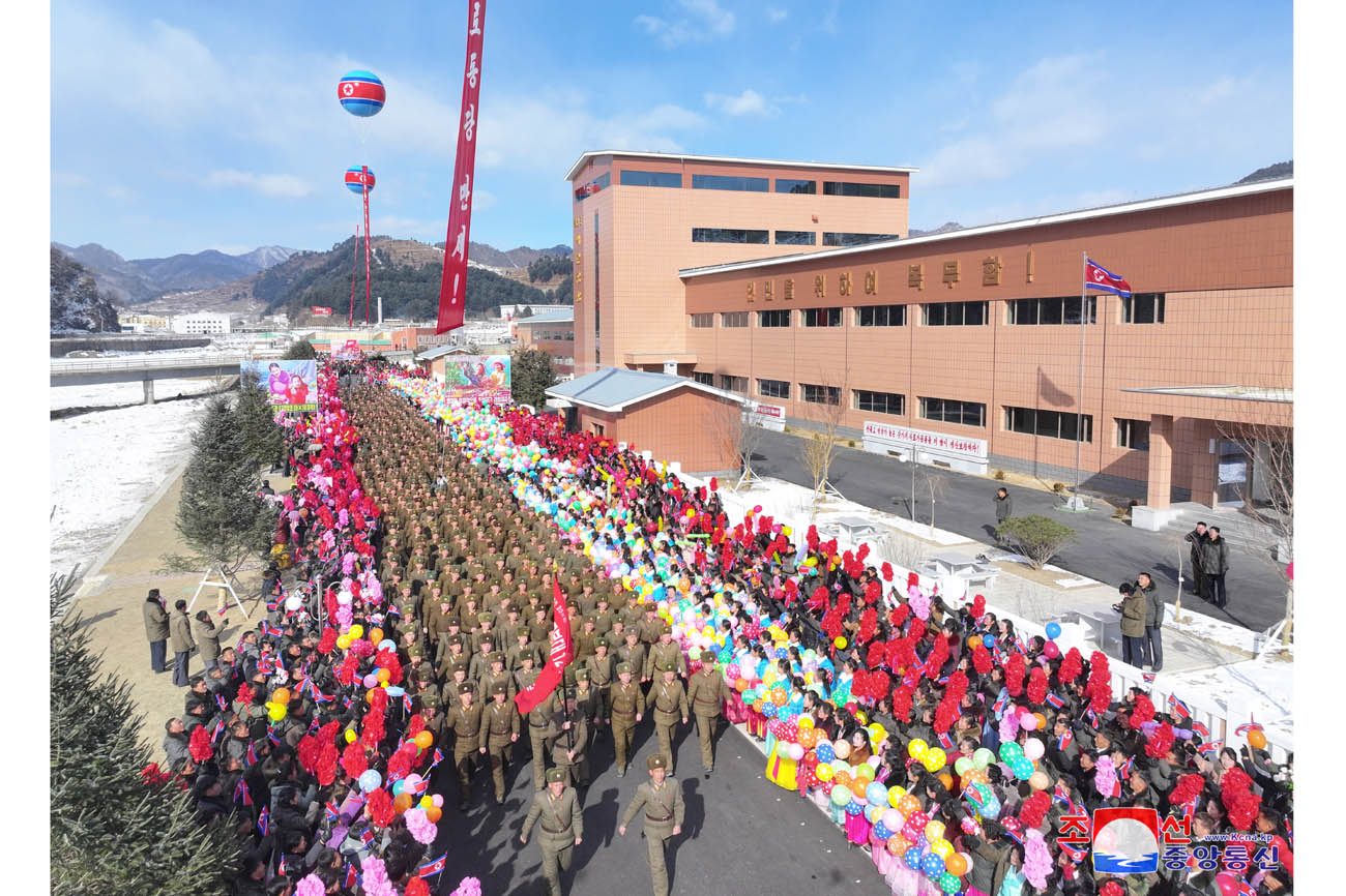 地方工業工場の竣工でトンシン郡は祝日ムードに包まれました