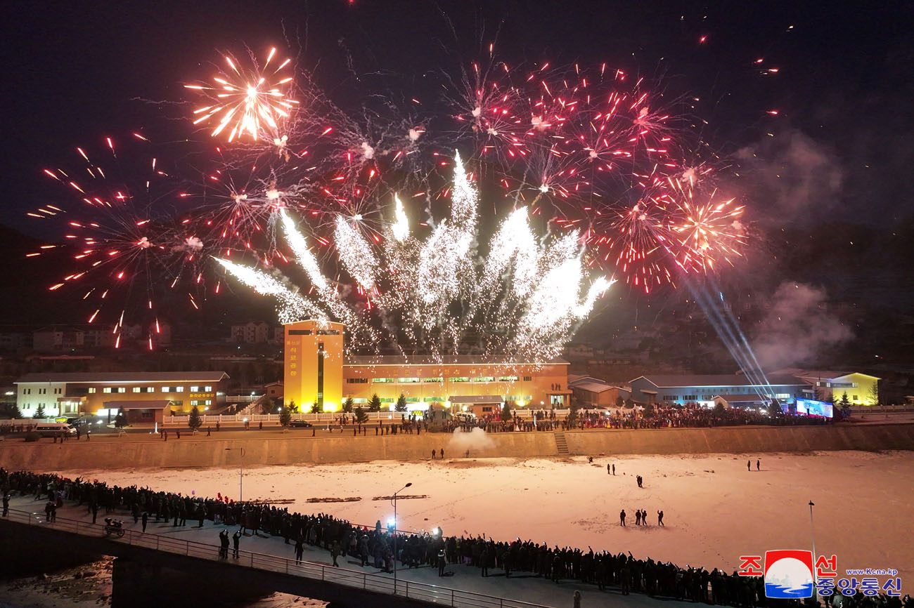 地方工業工場の竣工でトンシン郡は祝日ムードに包まれました