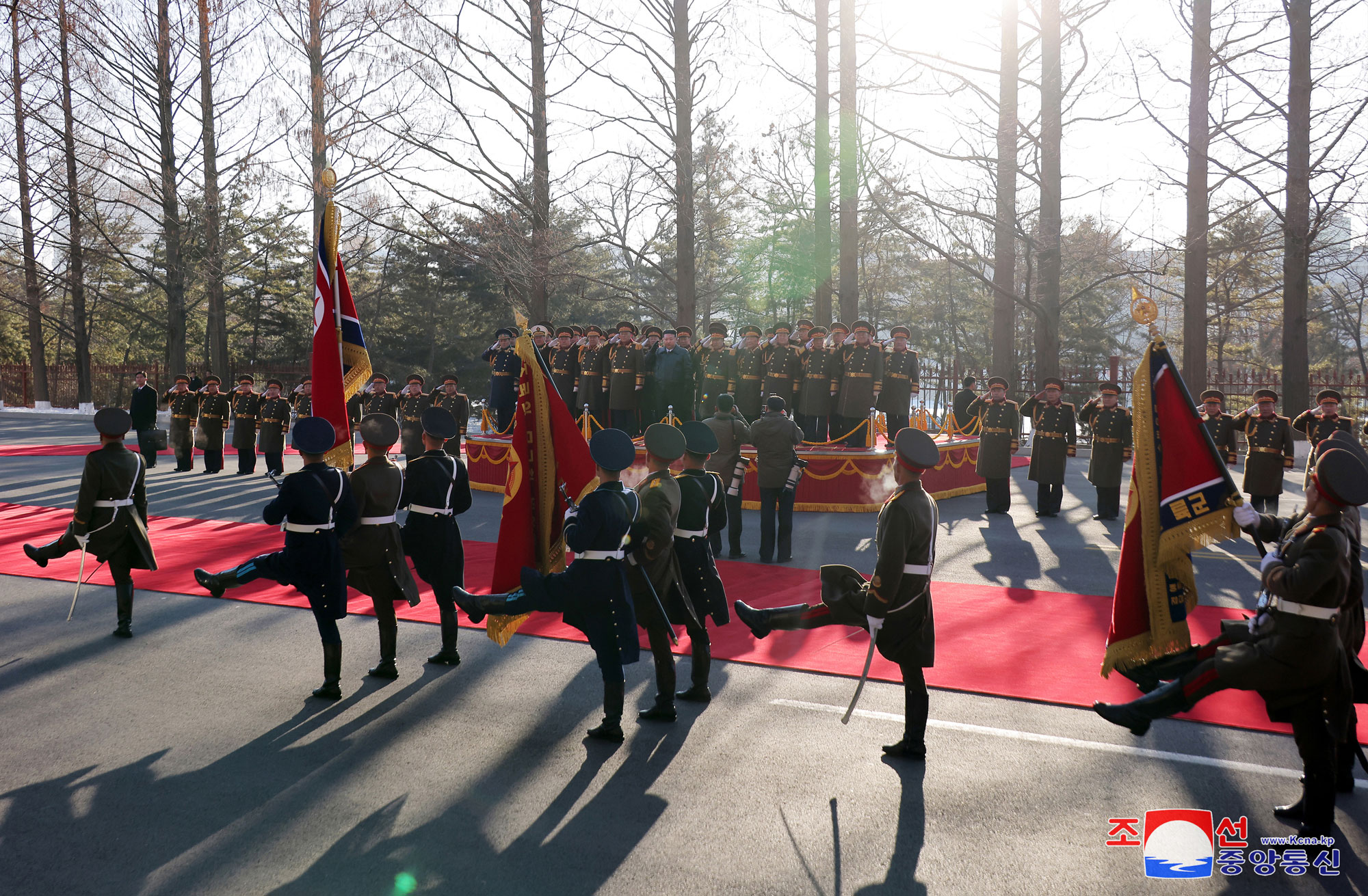 敬愛する金正恩総書記が朝鮮人民軍創建節に際して国防省を祝賀訪問