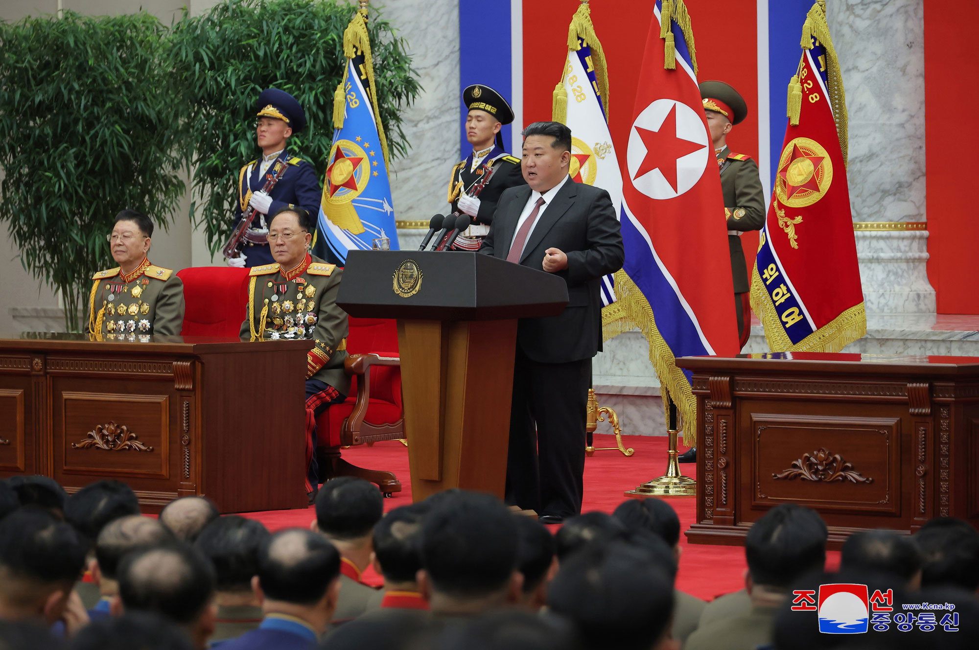 敬愛する金正恩総書記が朝鮮人民軍創建節に際して国防省を祝賀訪問