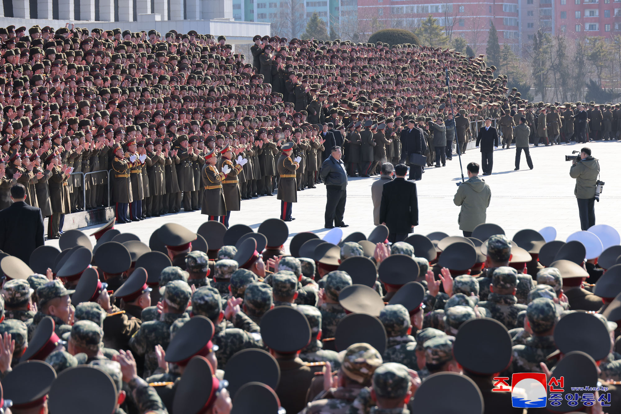 敬愛する金正恩総書記が朝鮮人民軍創建節に際して国防省を祝賀訪問