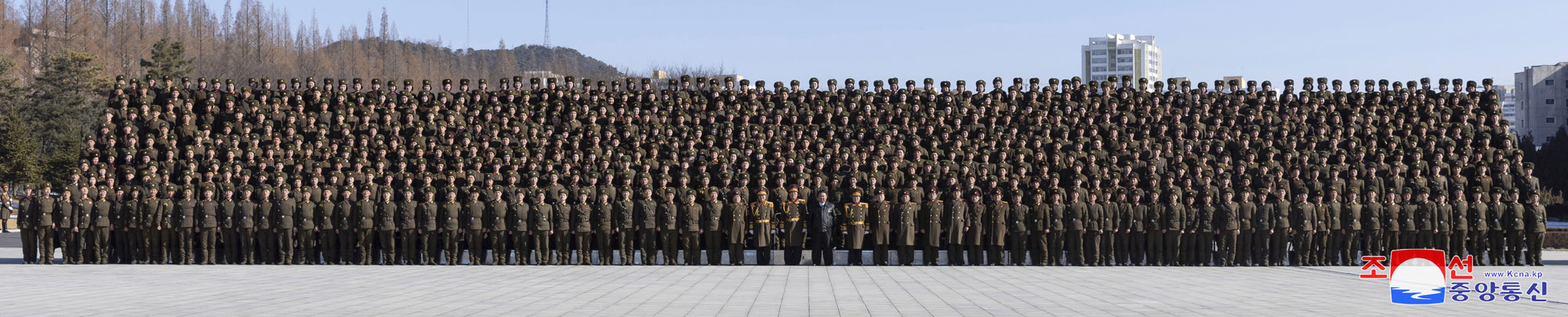 敬愛する金正恩総書記が朝鮮人民軍創建節に際して国防省を祝賀訪問