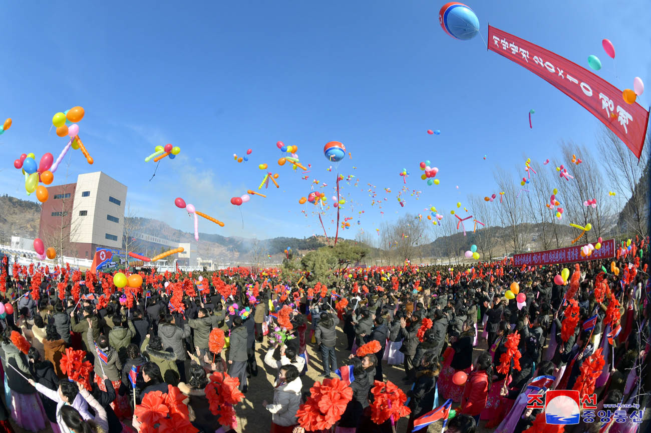 労働党の恩情によってイチョン郡に地方工業工場が新築されました