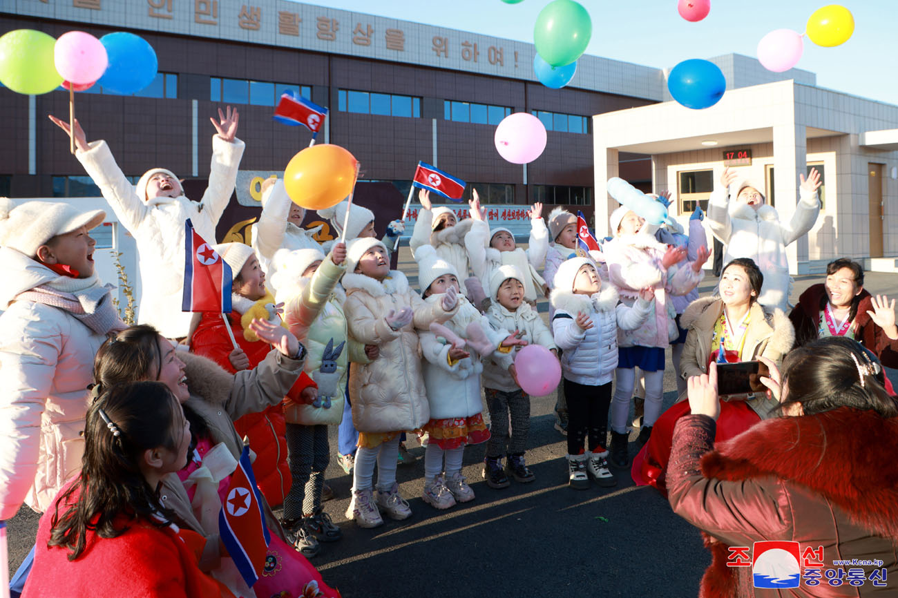 労働党の恩情によってイチョン郡に地方工業工場が新築されました