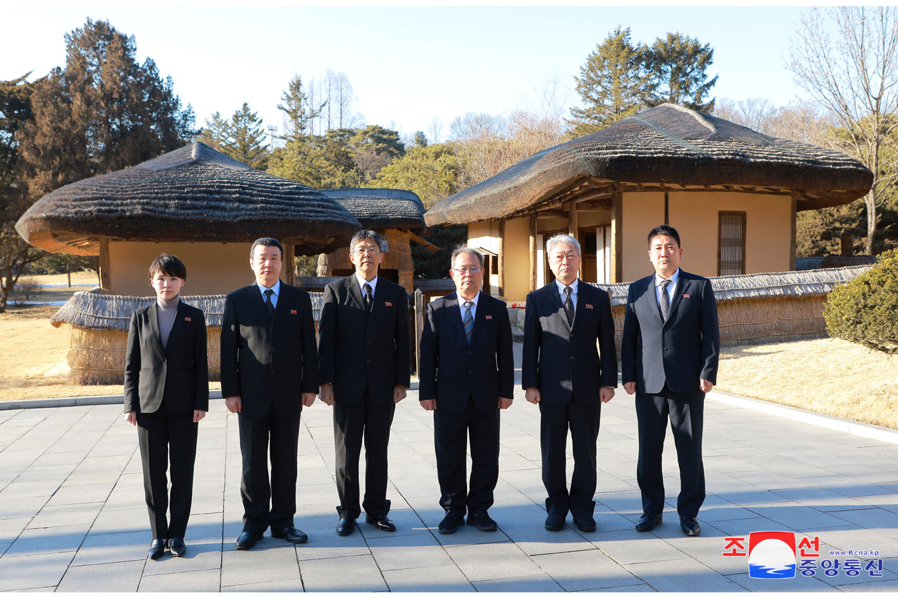 民族一番のめでたい２月の祝日在日本朝鮮人祝賀団がマンギョンデを訪れました