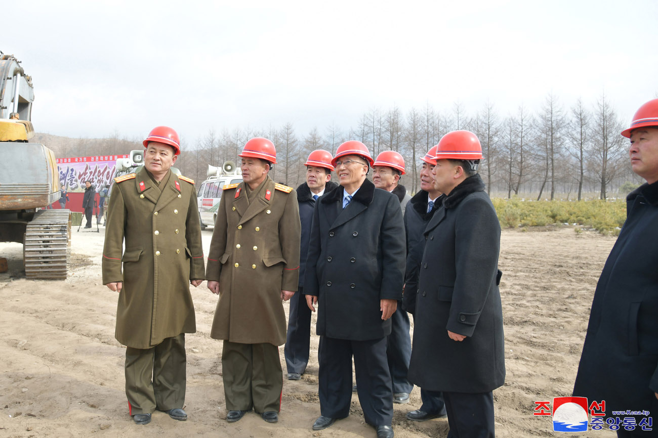 地域人民の大きな関心の中、シンポ市、テグァン郡、ランリム郡、セポ郡で地方工業工場の建設が始まりました