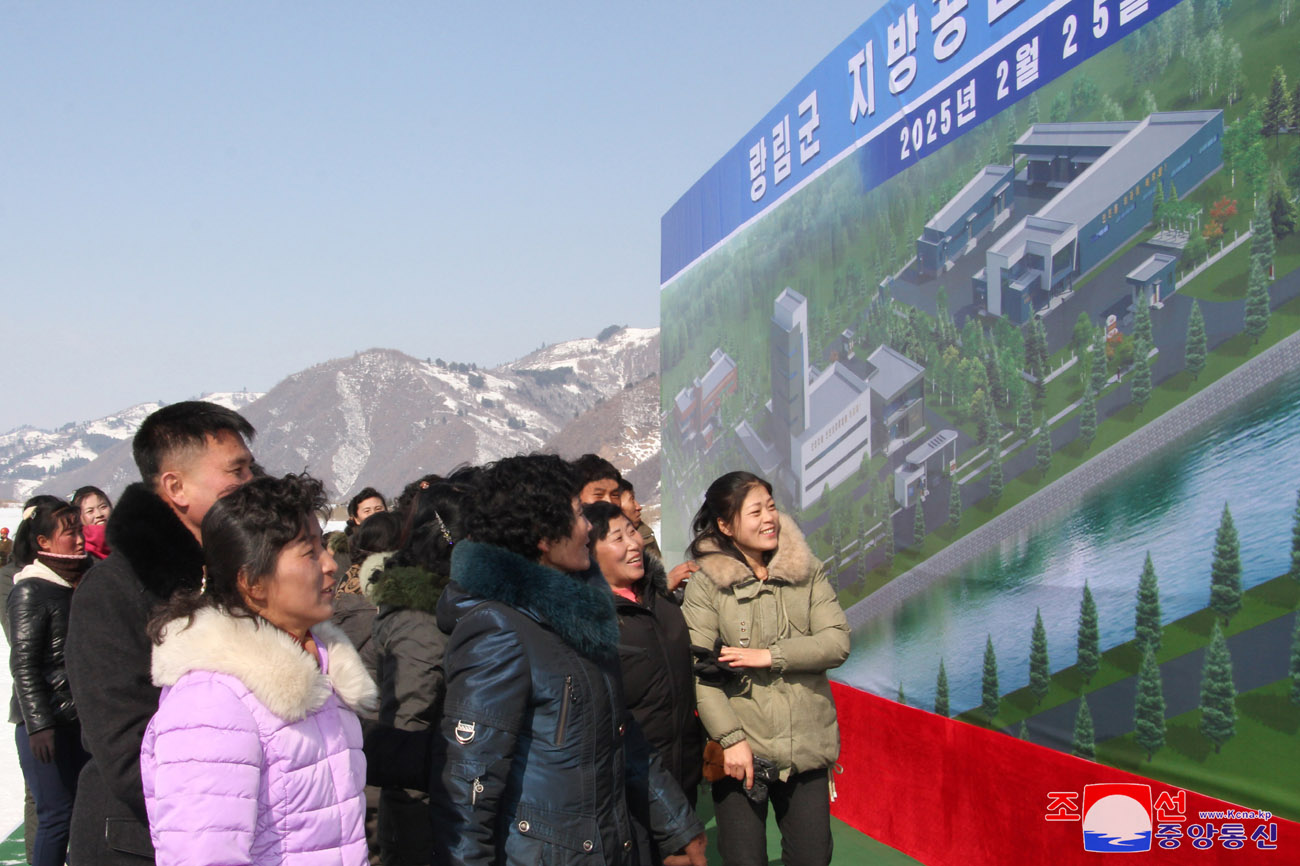 地域人民の大きな関心の中、シンポ市、テグァン郡、ランリム郡、セポ郡で地方工業工場の建設が始まりました