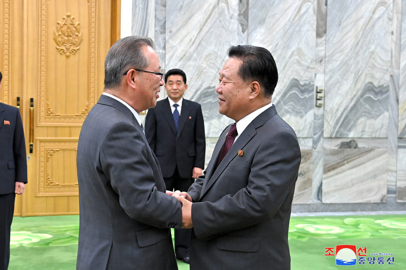 チェ・リョンヘ委員長が民族一番のめでたい２月の祝日在日本朝鮮人祝賀団に会いました