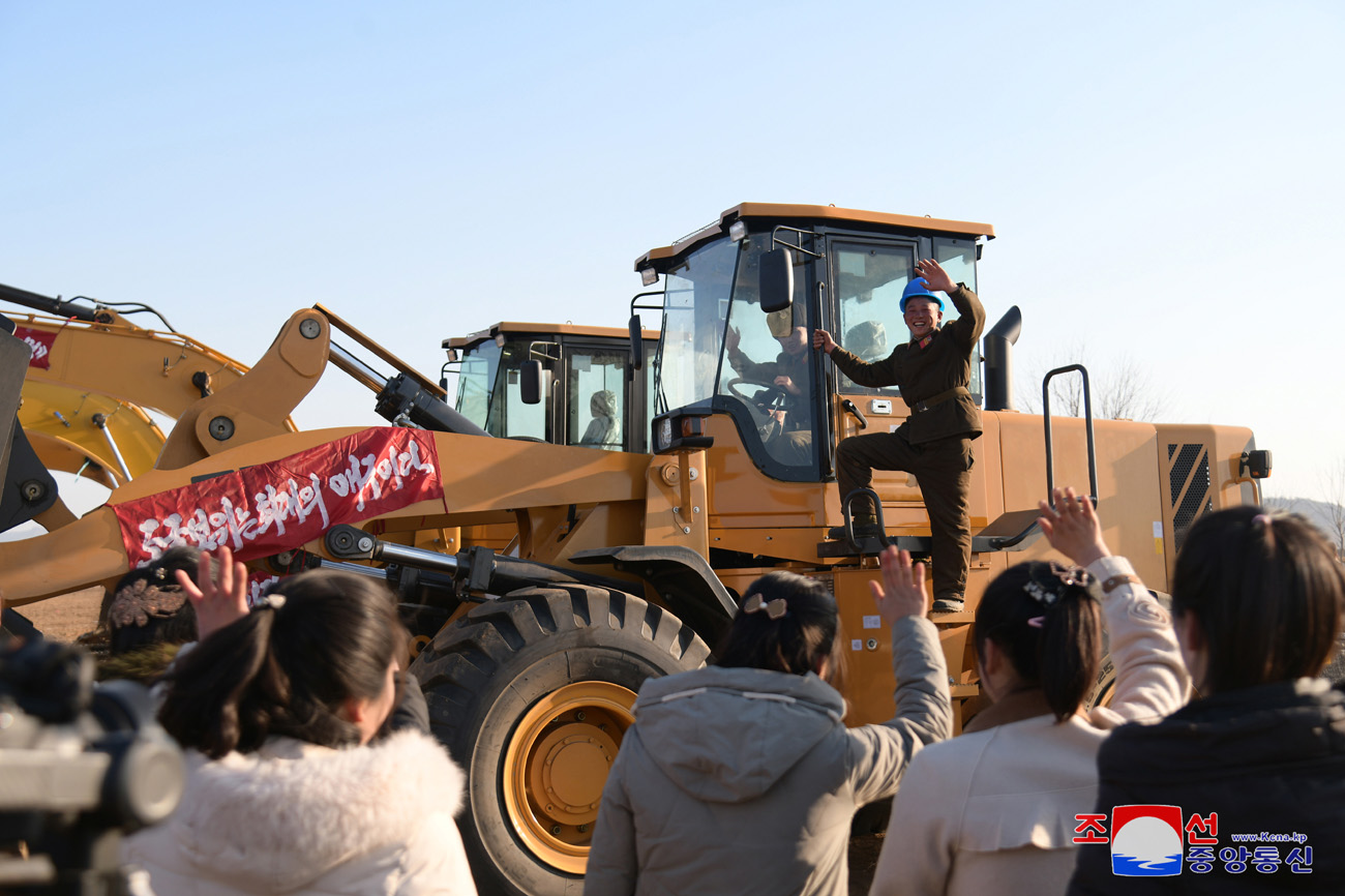 「地方発展２０×１０政策」ファンジュ郡地方工業工場と穀物管理所の起工式が行われました