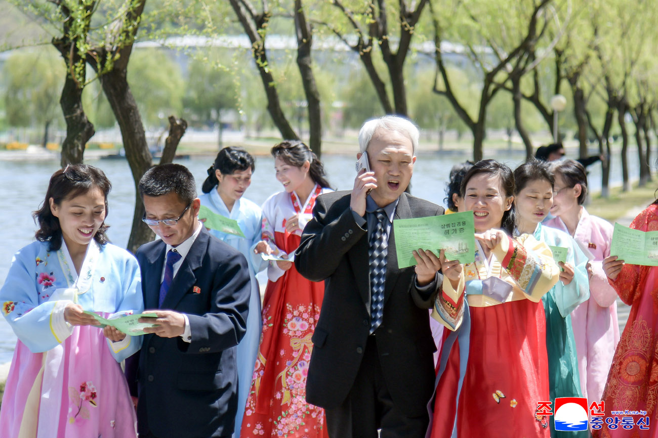 People move into new houses at 3rd stage in Hwasong area